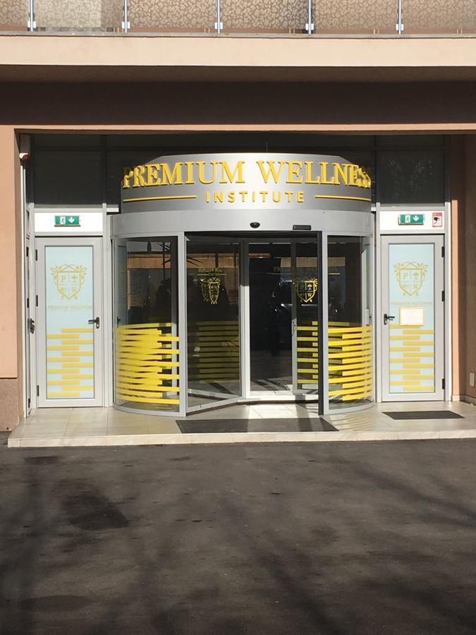 Отель Premium Wellness Institute Бухарест Экстерьер фото